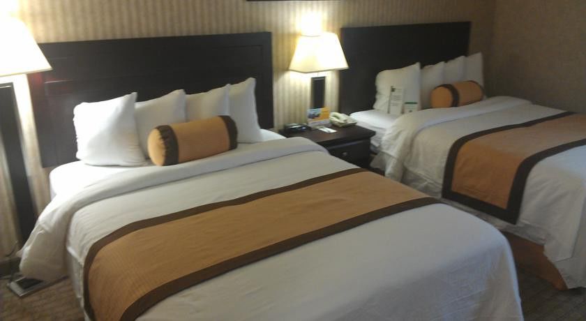 Quality Hotel & Suites Langley Eksteriør billede