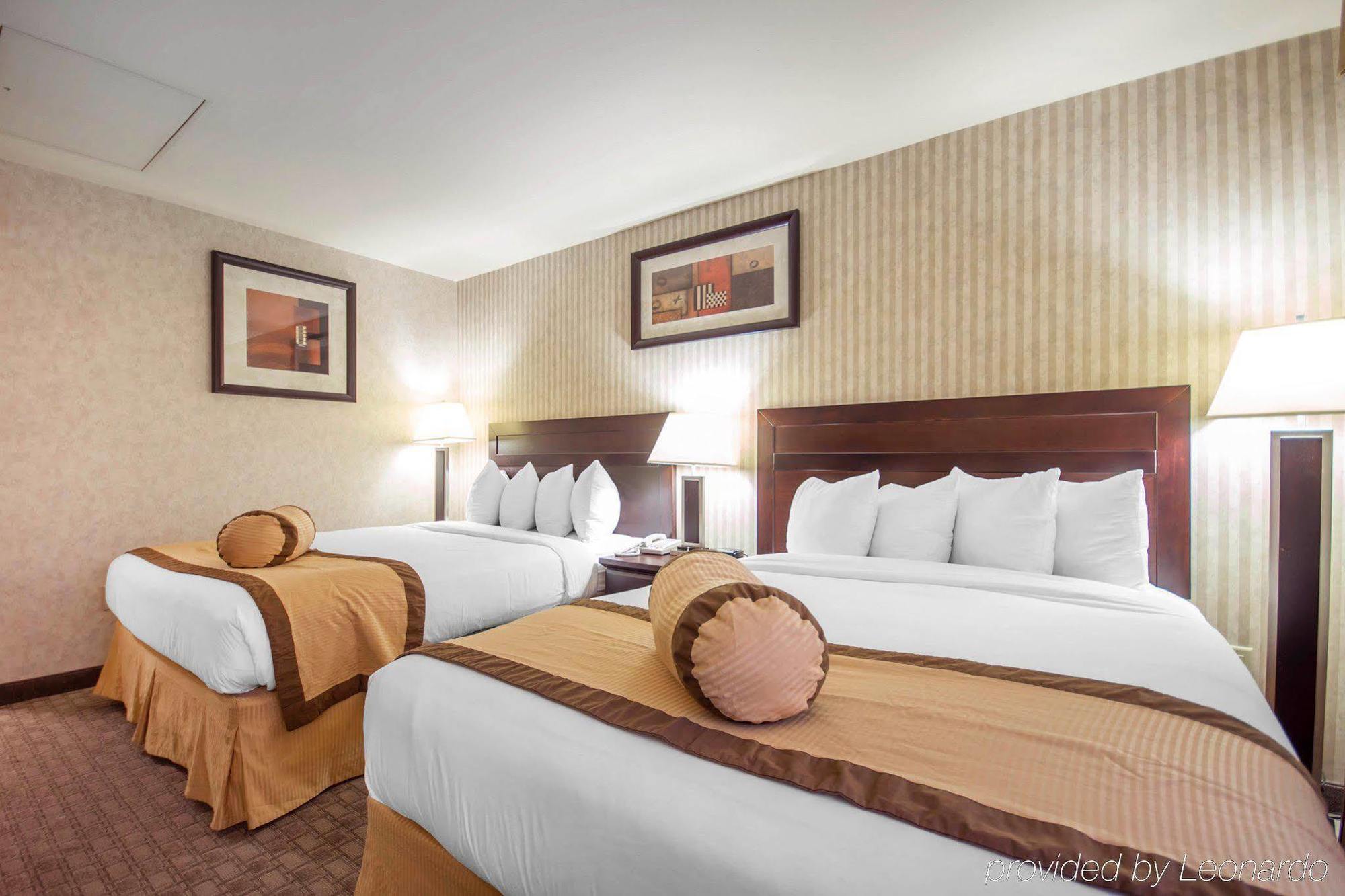 Quality Hotel & Suites Langley Eksteriør billede