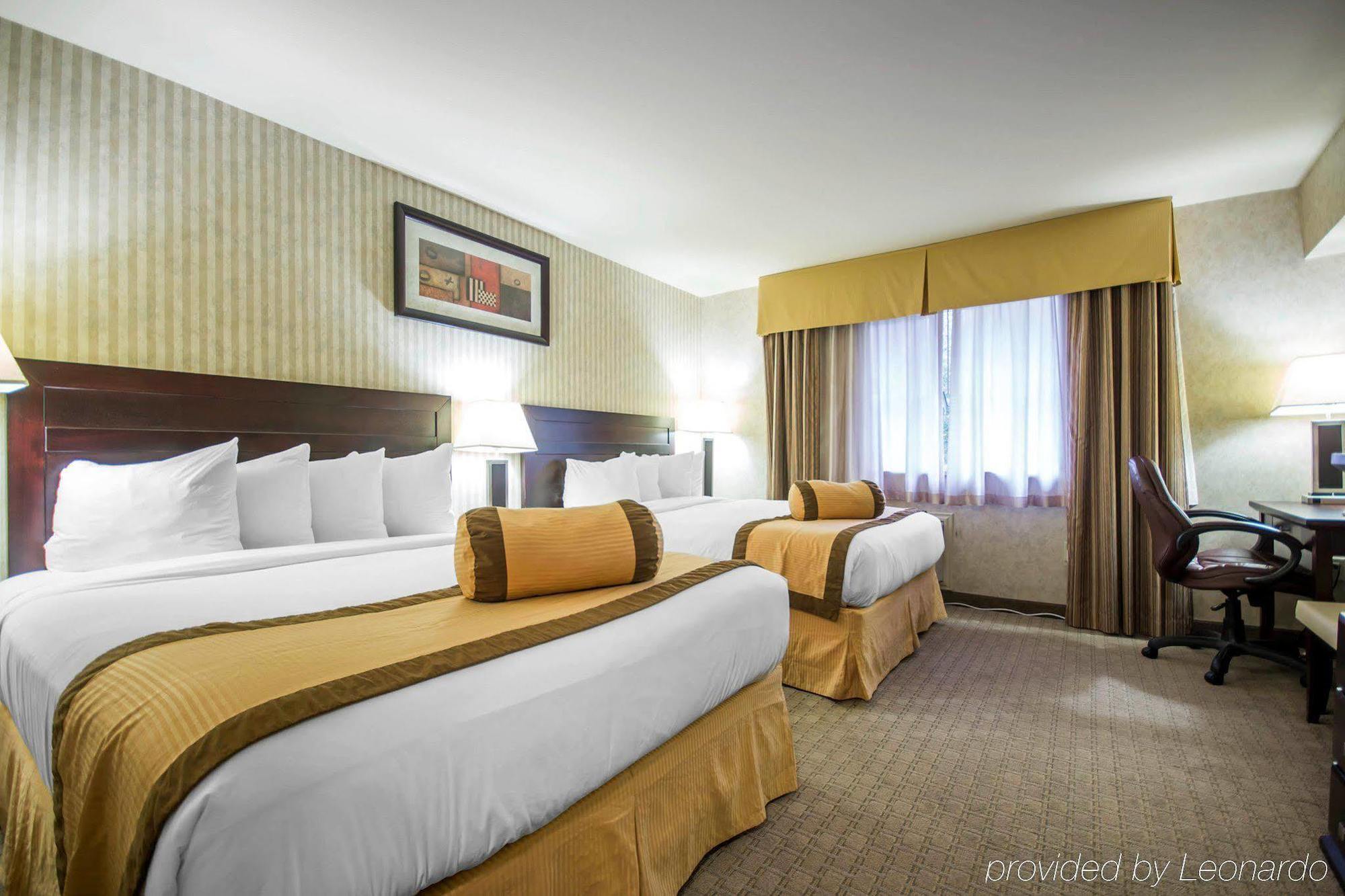 Quality Hotel & Suites Langley Eksteriør billede
