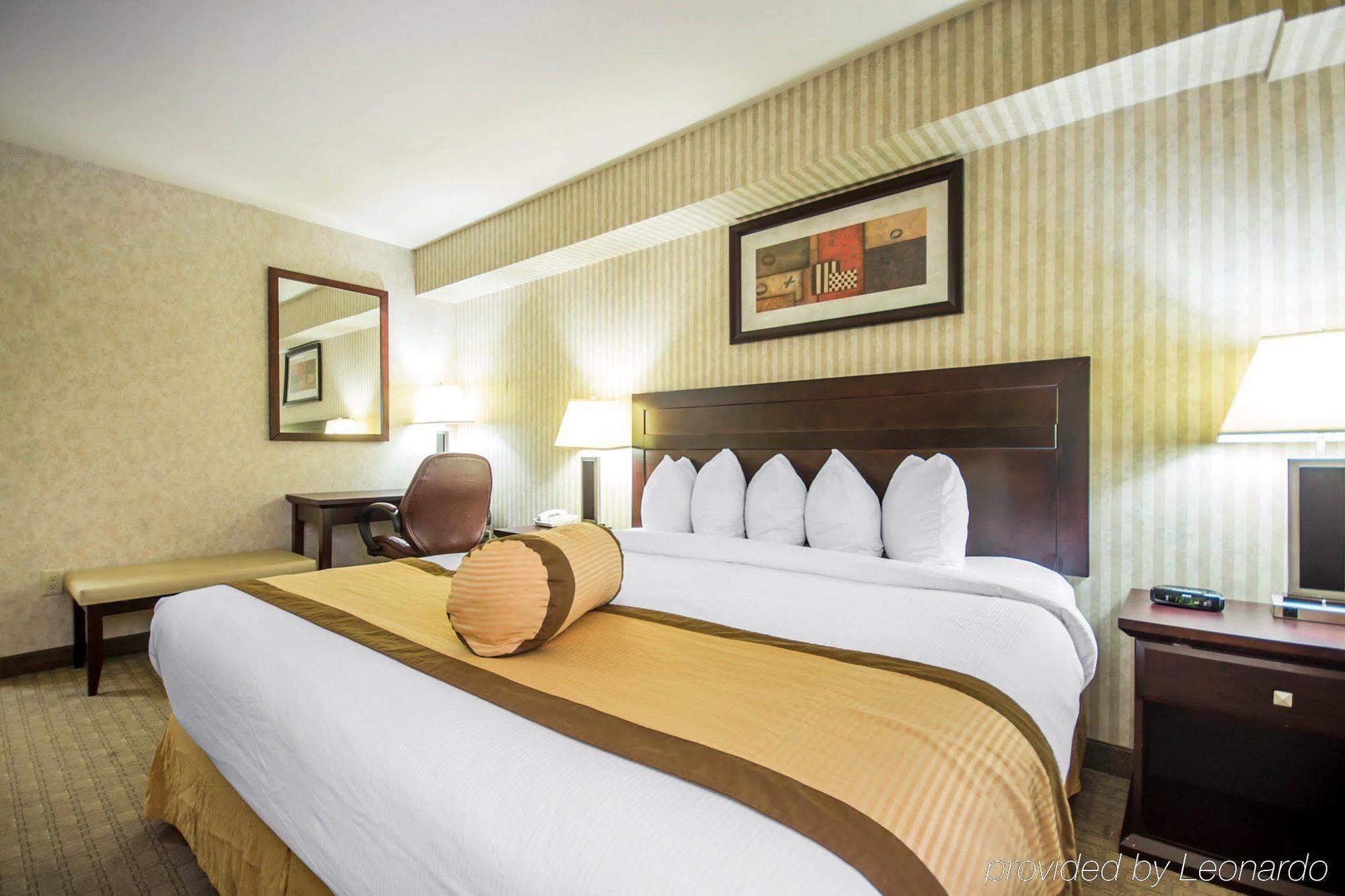 Quality Hotel & Suites Langley Eksteriør billede